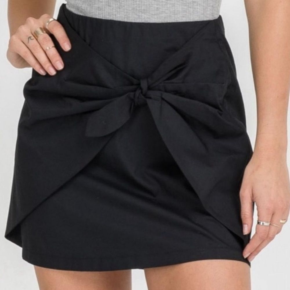 NWT Lush Front Tie Poplin Skirt in Black Size S